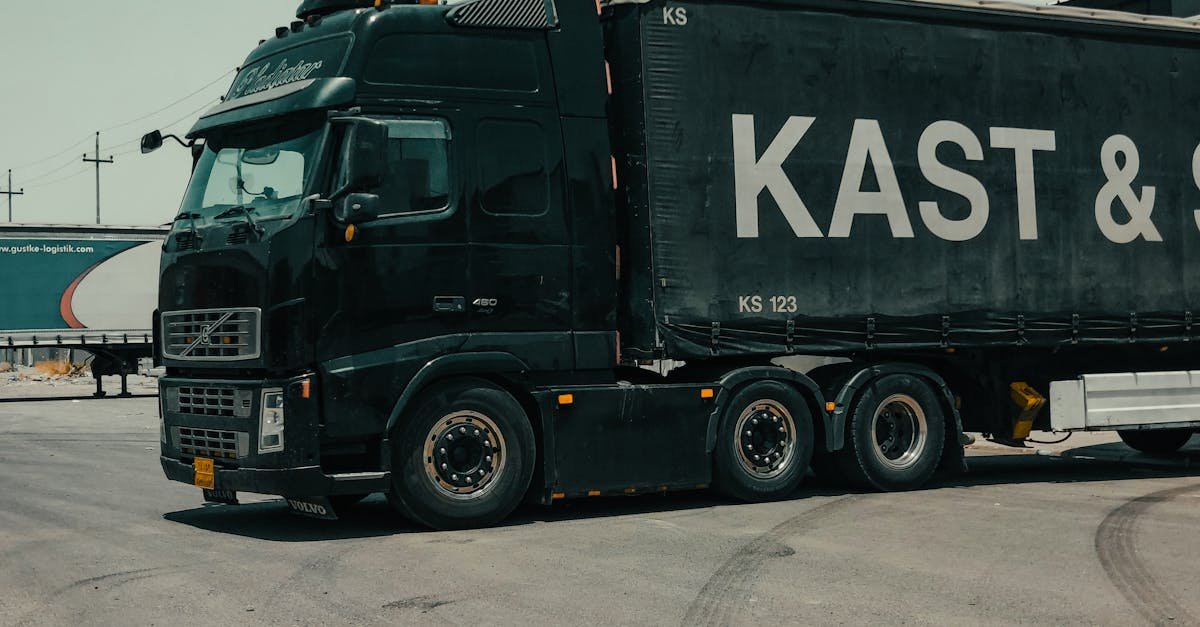 Spedycja vs. transport: co je naprawdę odróżnia i jak wybrać właściwe rozwiązanie