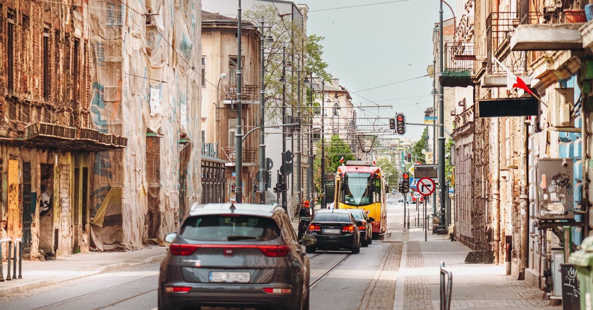 Gdy auto stuka na nierównościach: prosta checklista, dzięki której ucichnie zawieszenie