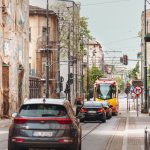 Gdy auto stuka na nierównościach: prosta checklista, dzięki której ucichnie zawieszenie