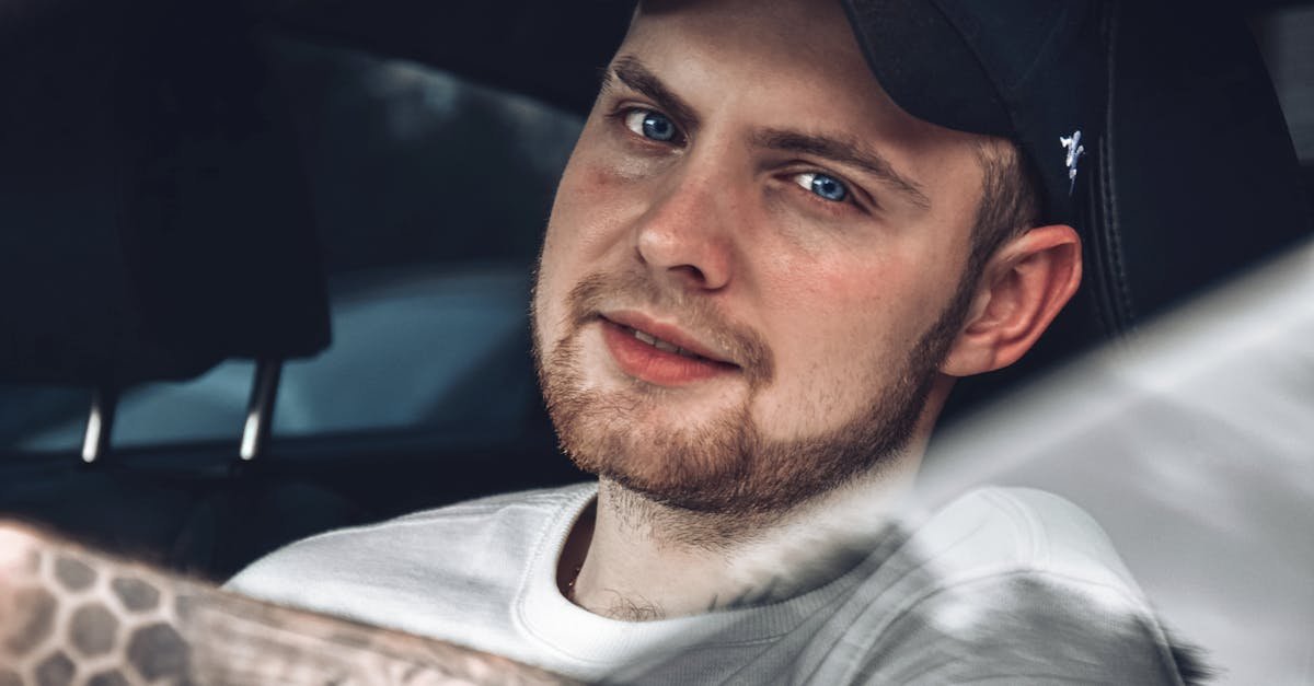 Twój pierwszy samochód: jak wybrać model, który wybacza błędy i nie zrujnuje portfela