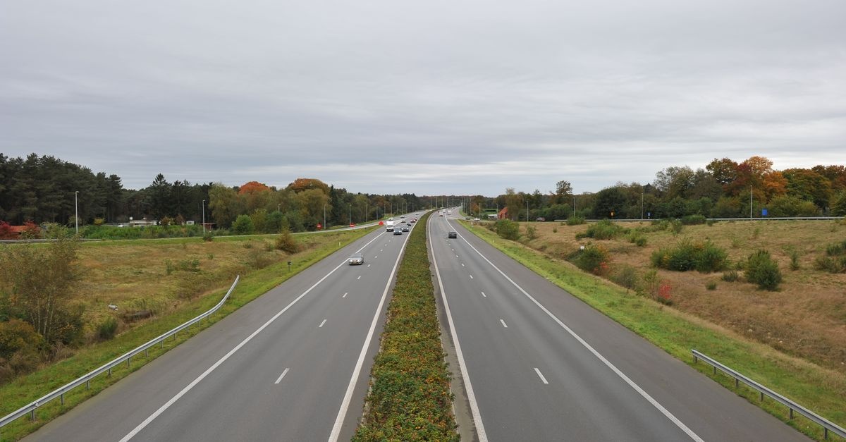 Autostrady za granicą bez tajemnic: winiety, opłaty i sprytne sposoby na tańsze przejazdy
