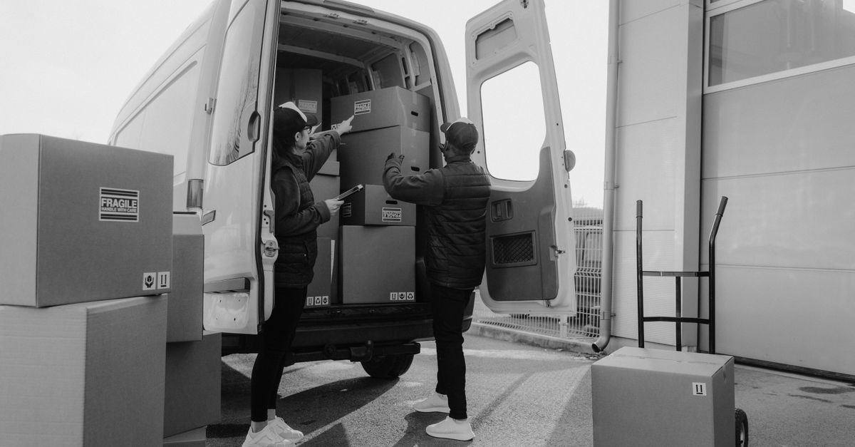 Szkoda w transporcie? Odpowiedzialność przewoźnika bez tajemnic — jak szybko odzyskać pieniądze za uszkodzony ładunek